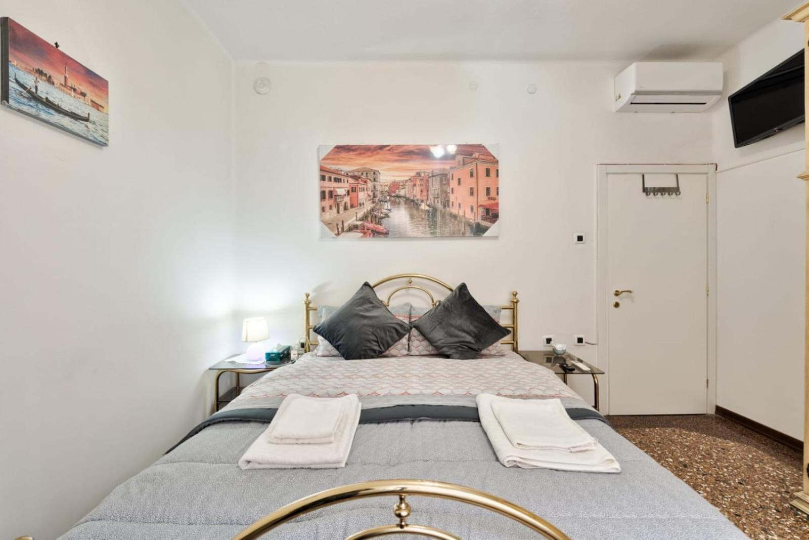 Living 3 Bedrooms *